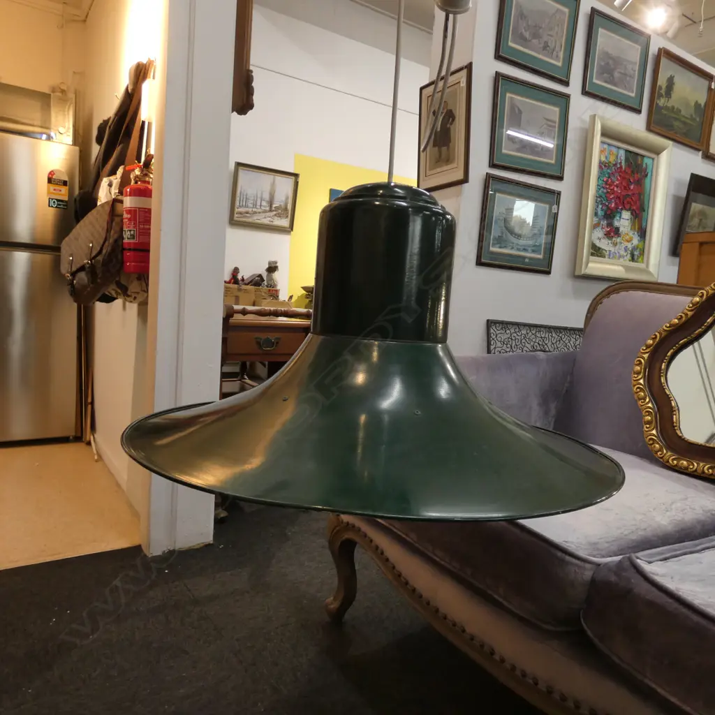 LARGE VINTAGE GREEN ENAMEL INDUSTRIAL CEILING LIGHT 585MM DIA Image 1++