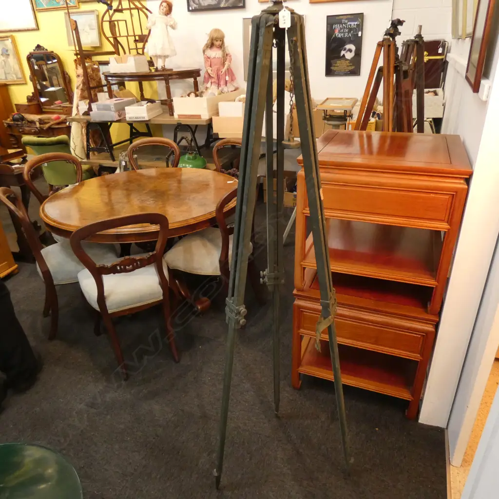 GREEN PAINT FINISH TRIPOD, ADJUSTABLE HEIGHT Image 1++