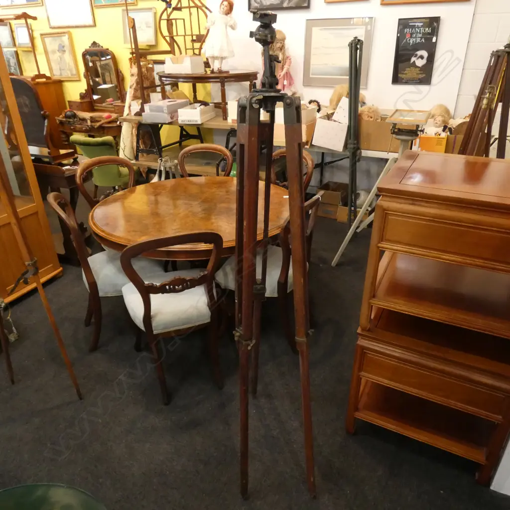 VINTAGE INSTRUMENT TRIPOD Image 1++