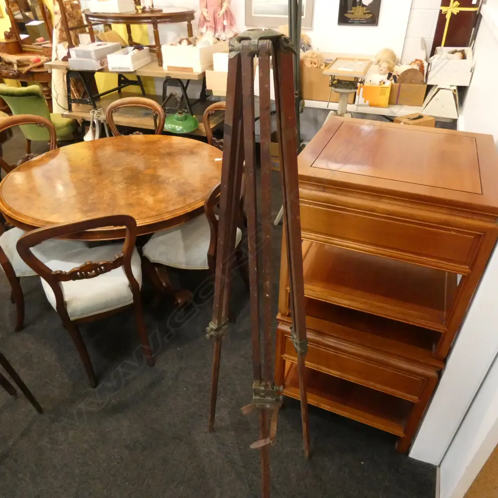 VINTAGE INSTRUMENT TRIPOD, ADJUSTABLE HEIGHT Image 1++