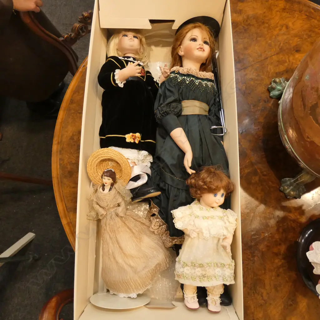 BOX LOT ASST LARGE DOLLS  Image 1++