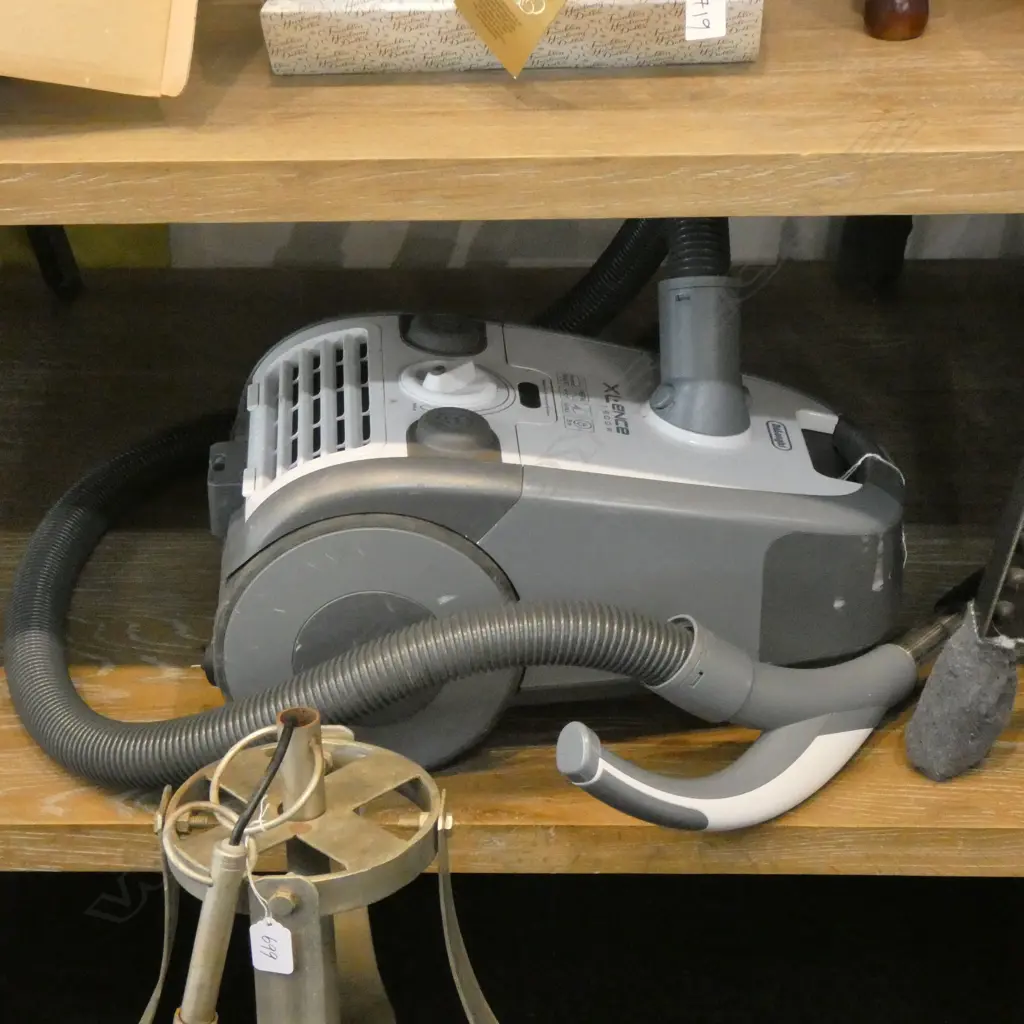 DELONGHI VACUUM CLEANER  Image 1++