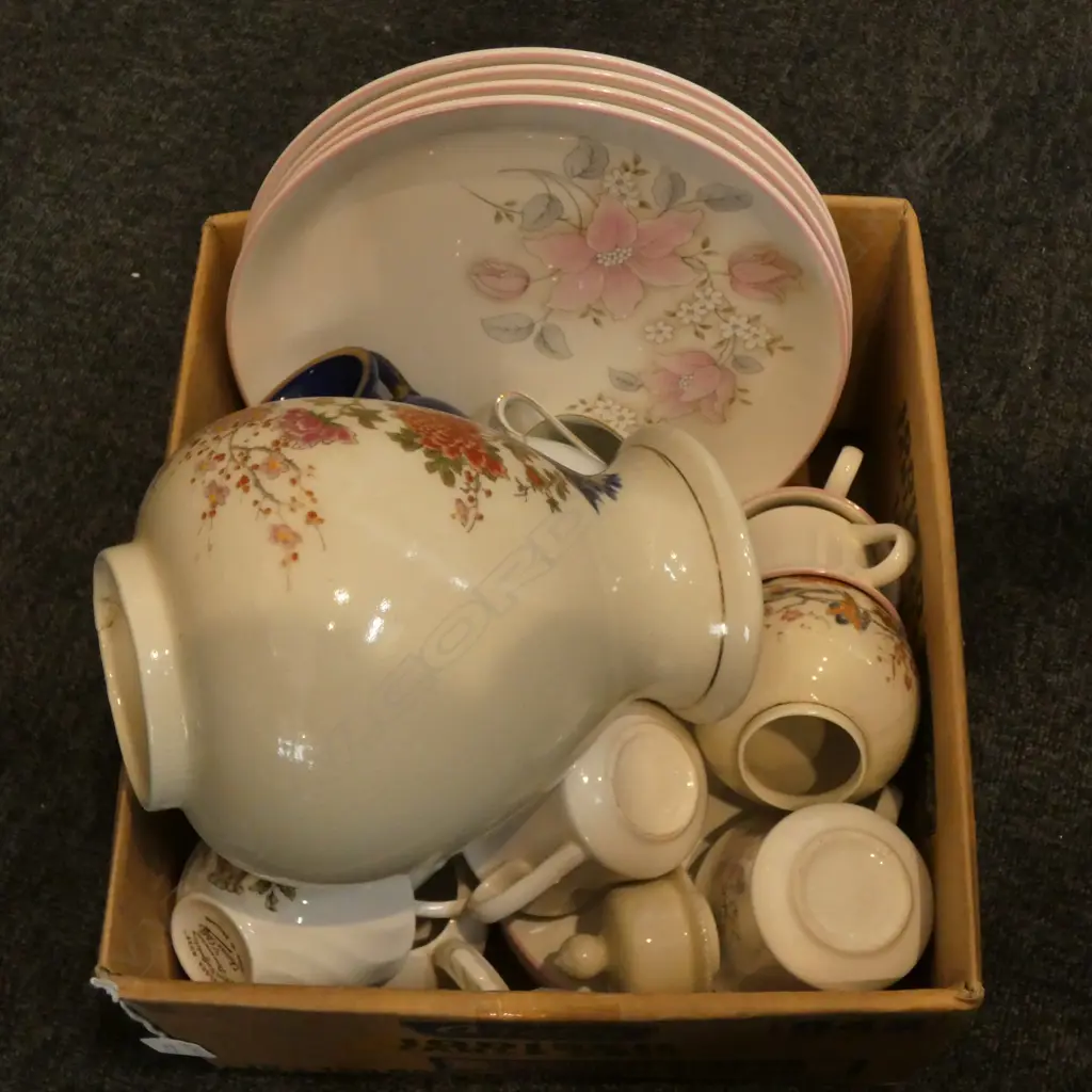 BOX LOT ASST CHINA, GINGER JARS ETC Image 1++