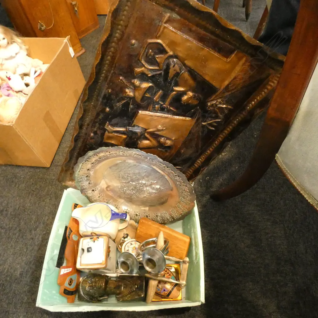 BOX LOT TRAYS, ANZAC TRENCH ART, DECO CANDLEHOLDER ETC Image 1++