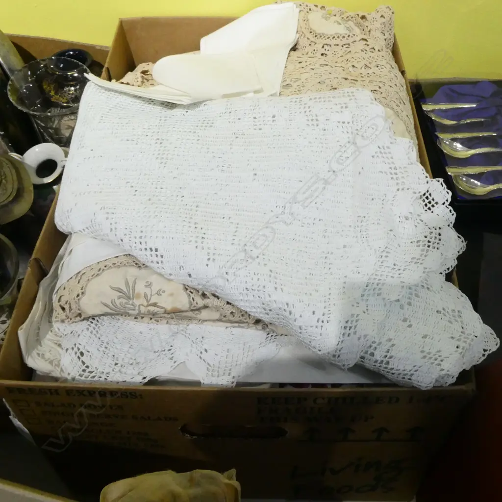BOX LOT ASST LINEN; TABLECLOTHS, LACE ETC Image 1++