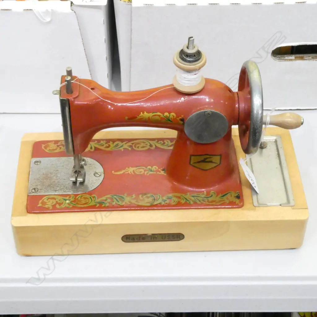 DIECAST RUSSIAN TOY SEWING MACHINE L. 250MM Image 1++