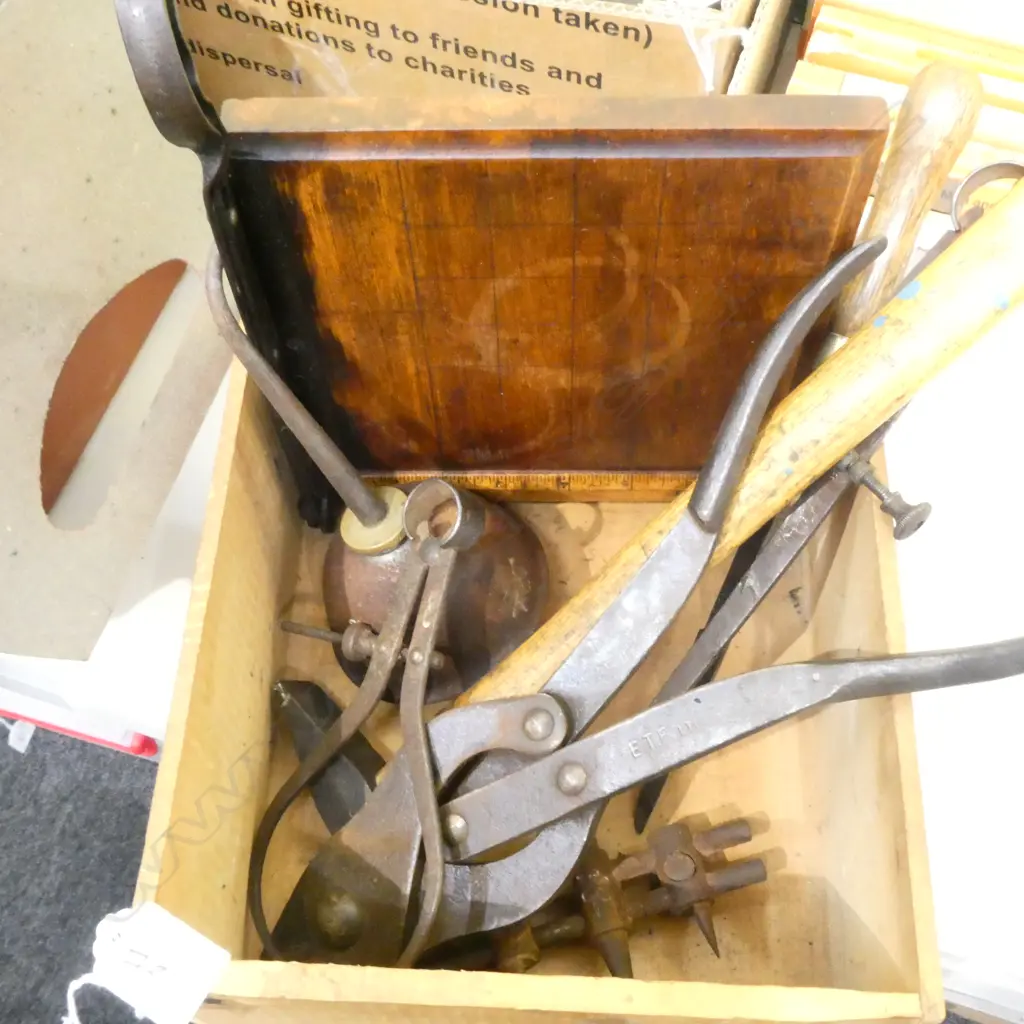 BOX LOT ASST. TOOLS; GUILLOTINE ETC Image 1++