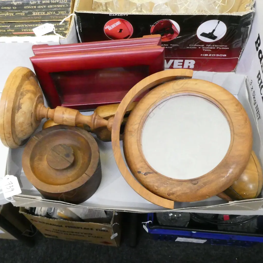 SMALL BOX ASSORTED WOODEN ITEMS, INCLUDING MIRROR ON STAND Image 1++