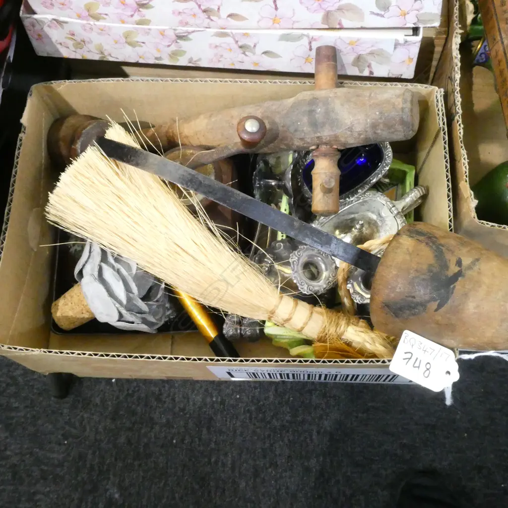 BOX LOT ASST. ITEMS EP, BRUSH ETC Image 1++