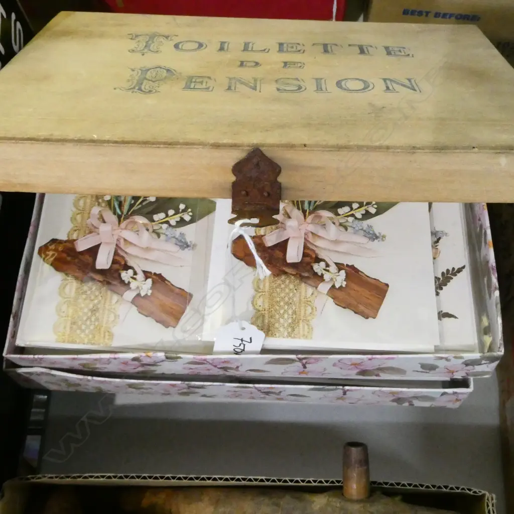 BOX LOT FRENCH BOX & CARDS  Image 1++