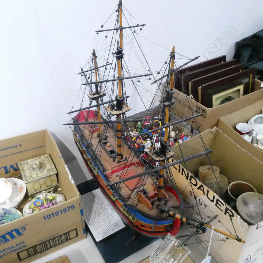 HM BARK ENDEAVOUR SHIP MODEL, L. 640MM Image 1++