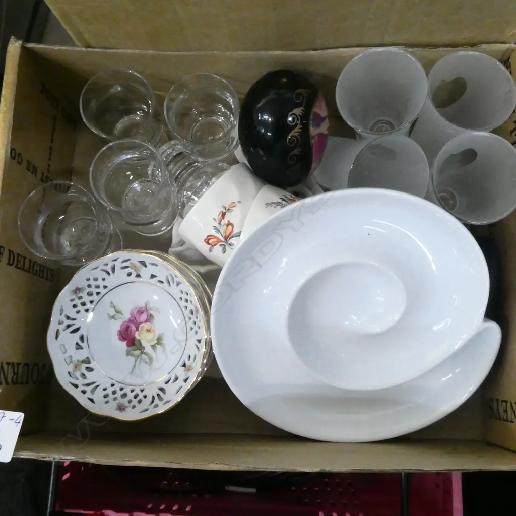 SMALL BOX GLASS & CHINA Image 1++