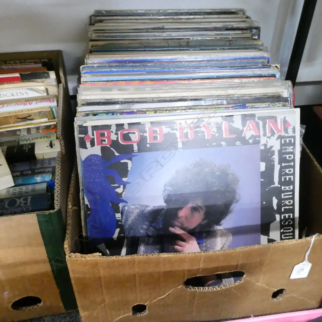 LOT ASST RECORDS DYLAN ETC Image 1++