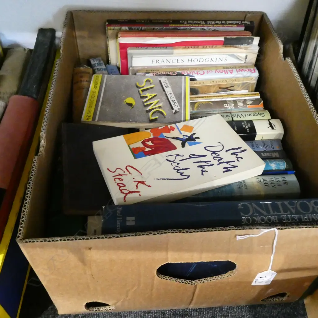 LOT ASST N.Z  INTEREST BOOKS Image 1++