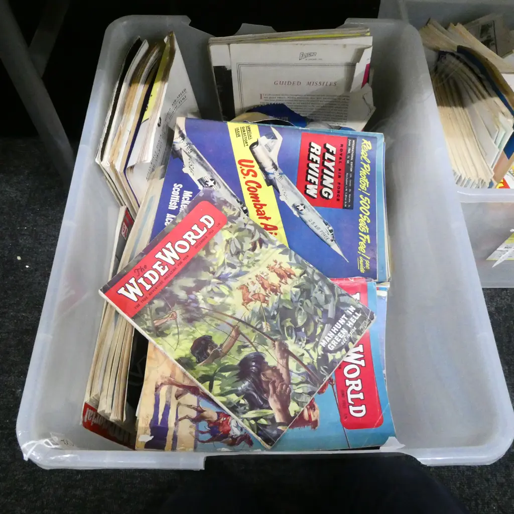 LARGE BOX OF VINTAGE MAGAZINES  Image 1++