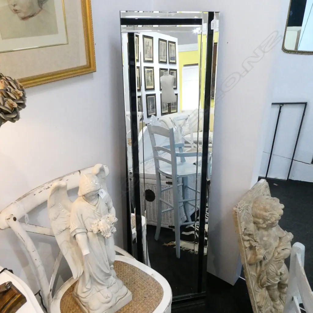 CONTEMPORARY FREESTANDING DRESSING MIRROR MINOR LOSSES AF 1500 X 400 Image 1++