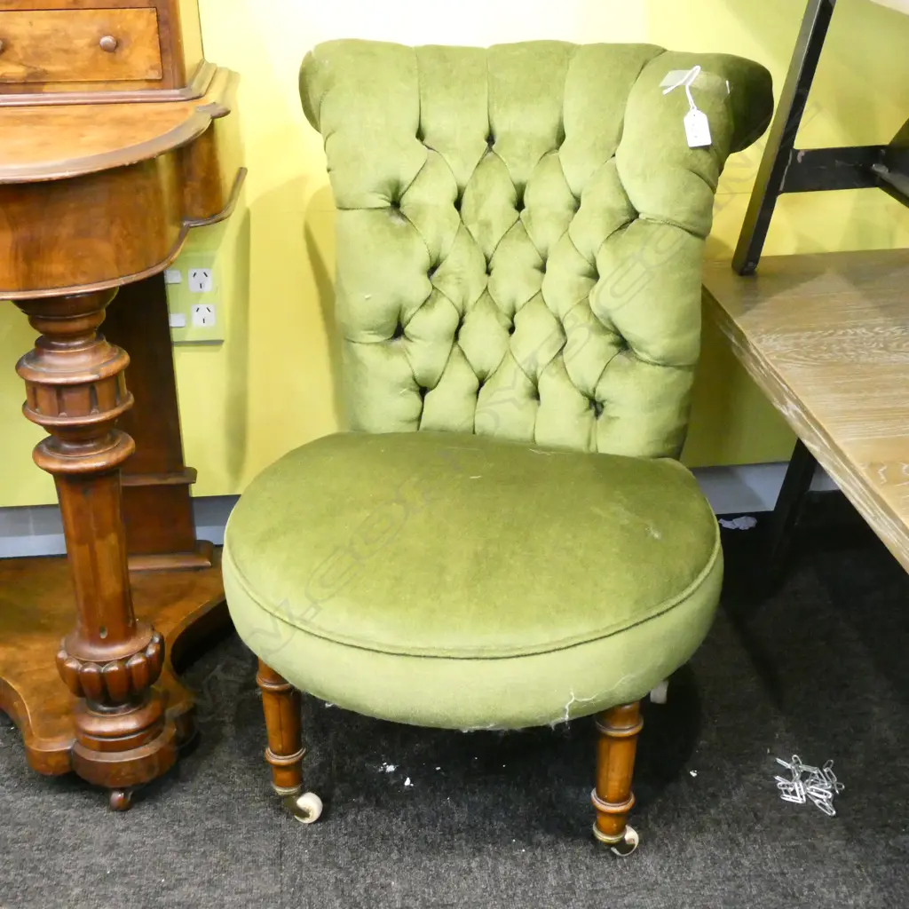 GREEN VELVET SLIPPER CHAIR  Image 1++