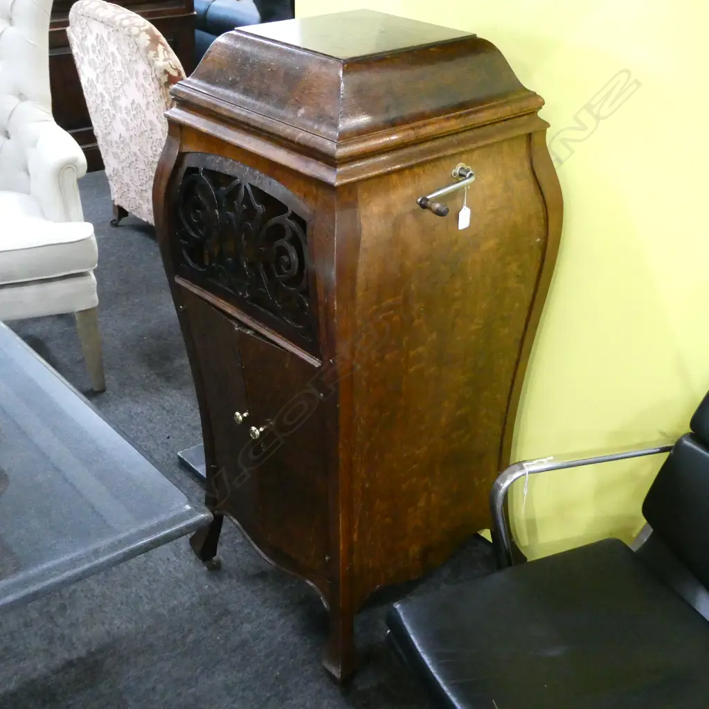 CASED GRAMOPHONE C. 1910 WORKING WITH RECORDS H. 1160MM Image 1++