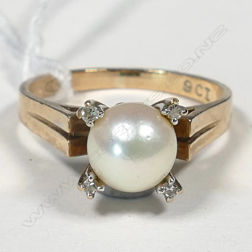 9CT GOLD PEARL AND DIAMOND RING Image 1++