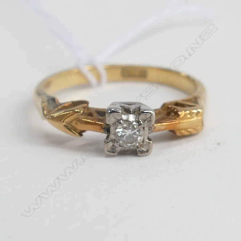 18ct GOLD & DIAMOND SOLITAIRE RING, TOTAL 2.3gm Image 1++