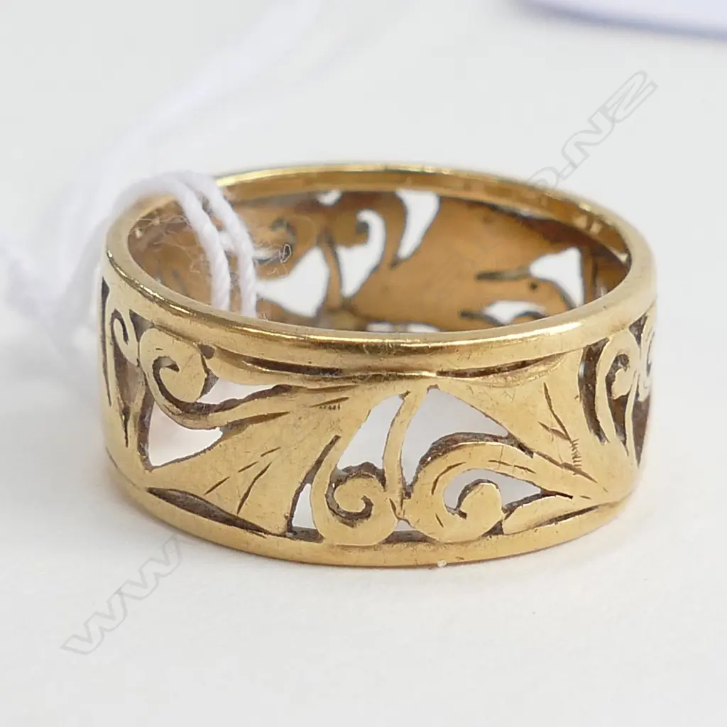 18ct GOLD RING 4.08gm Image 1++