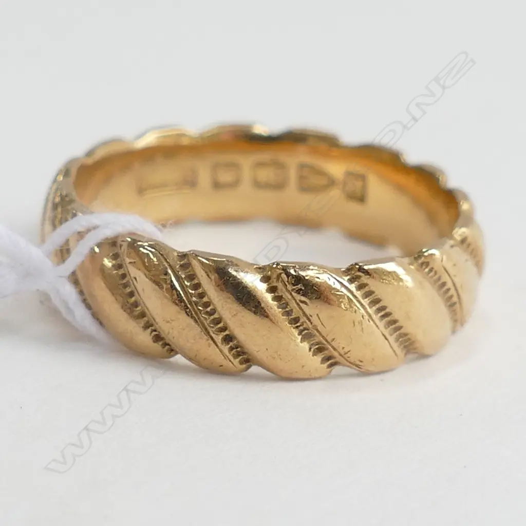 18ct GOLD RING 5.95gm Image 1++