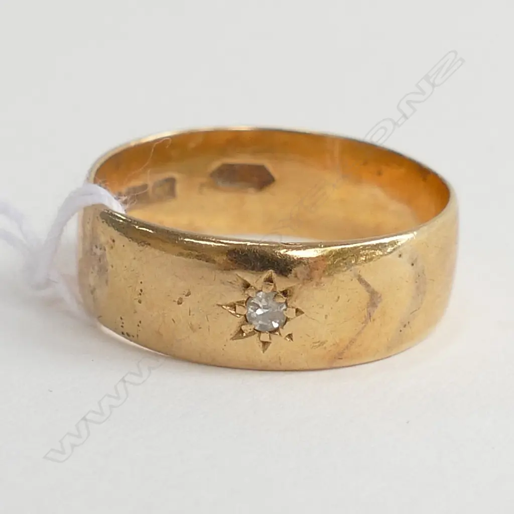18ct GOLD RING SET w SMALL DIAMOND, TOTAL 4.60gm Image 1++