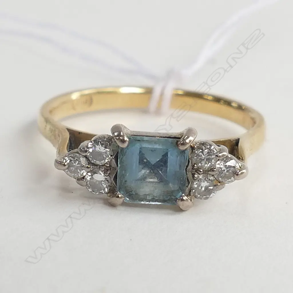 18ct GOLD RING SET w AQUAMARINE & 6 DIAMONDS, TOTAL 2.25gm Image 1++