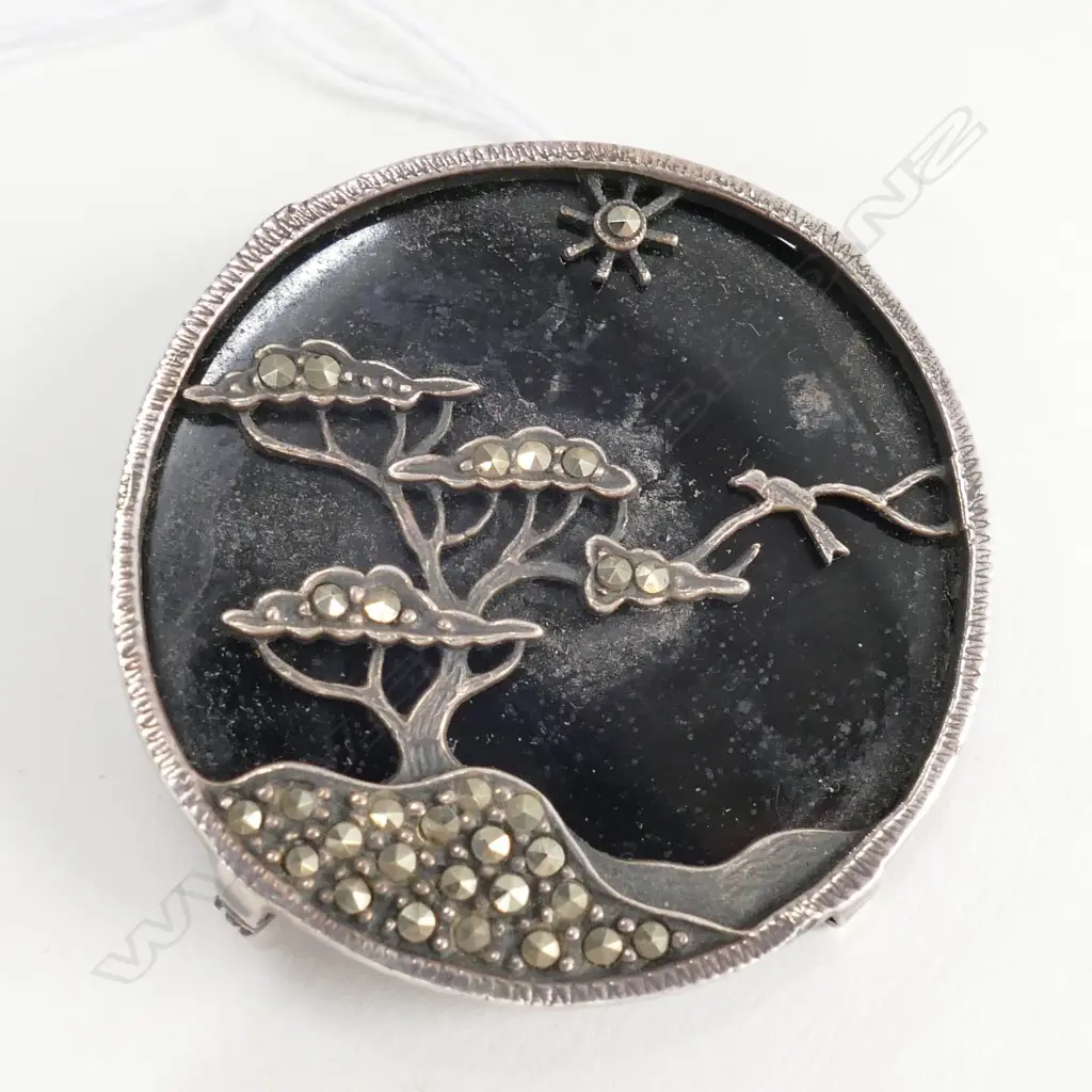 ART DECO STUDIO HAND MADE BROOCH, MARCISITE SET SILVER ON VITROLITE GLASS BACK Image 1++