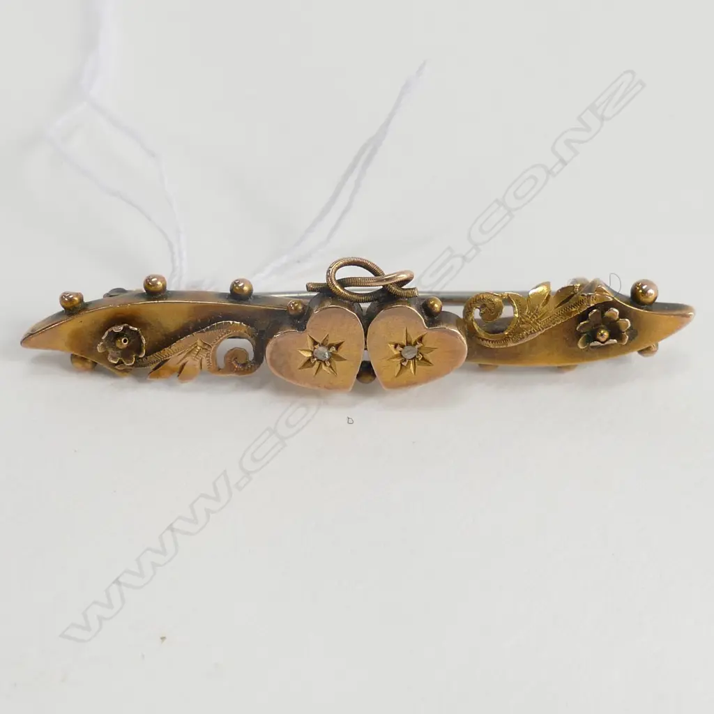 9ct GOLD BAR BROOCH SET w 2 SMALL DIAMONDS. 2.25gm Image 1++