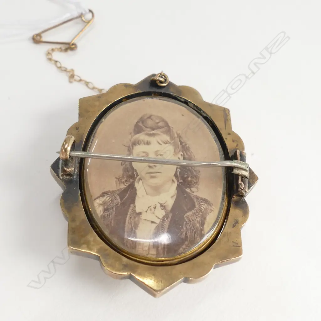 15ct GOLD FRAMED (TESTED) VICT. SWIVEL PORTRAIT BROOCH/LOCKET (HINGED COVER FAULTED) Image 1++
