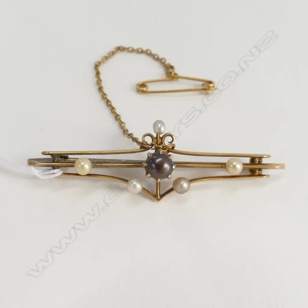 9ct GOLD BAR BROOCH SET w BLACK & WHITE PEARLS  3.5gm  Image 1++