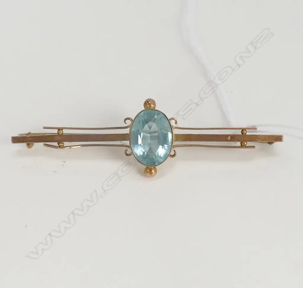 9ct GOLD BAR BROOCH SET w SIMULATED AQUAMARINE Image 1++