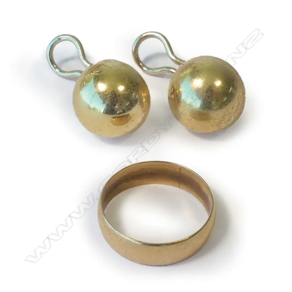 PR 18CT GOLD CLIP-ON EARRINGS (7.92GM INCL. BACKS) PLUS 18CT GOLD WEDDER (4.12GM) Image 1++