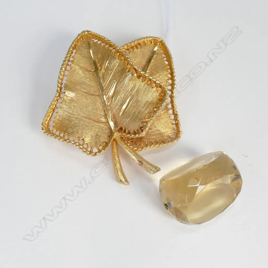2 PCES COSTUME JEWELLERY; BROOCH AND SPINNER Image 1++