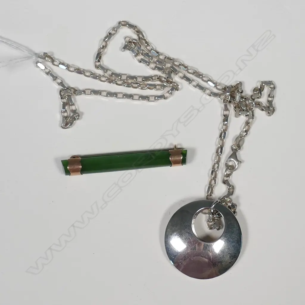 SILVER NECKLACE & 9CT GOLD POUNAMU BROOCH Image 1++
