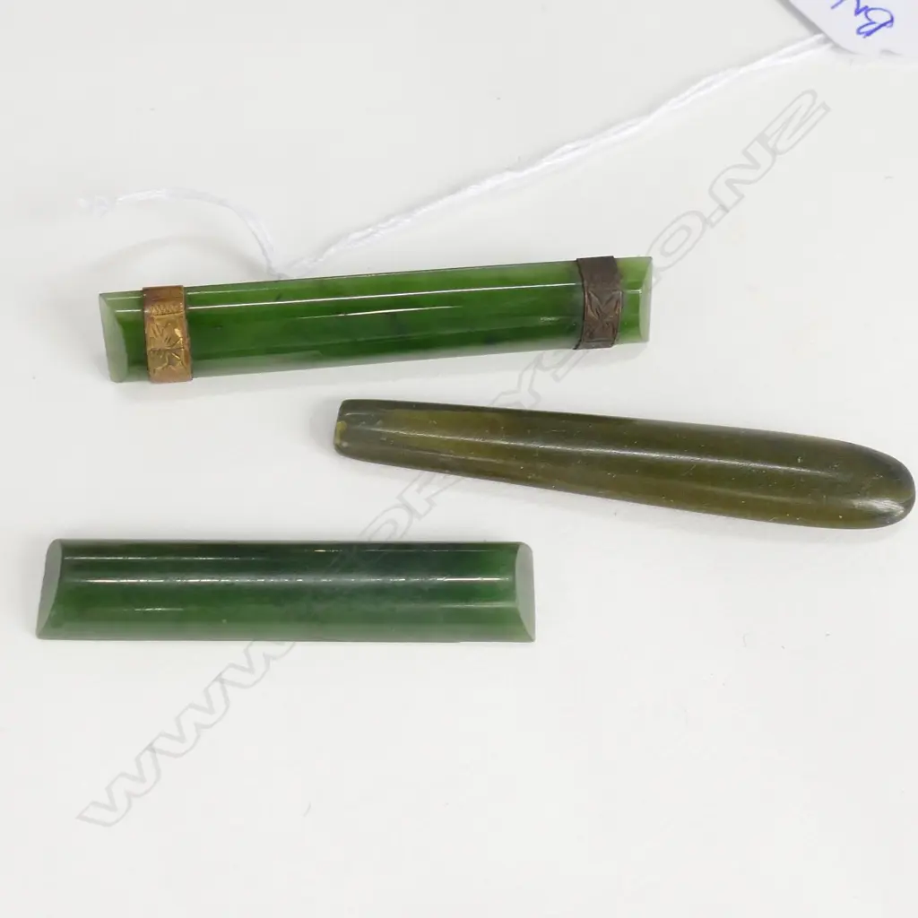 3 POUNAMU / GREENSTONE PIECES Image 1++