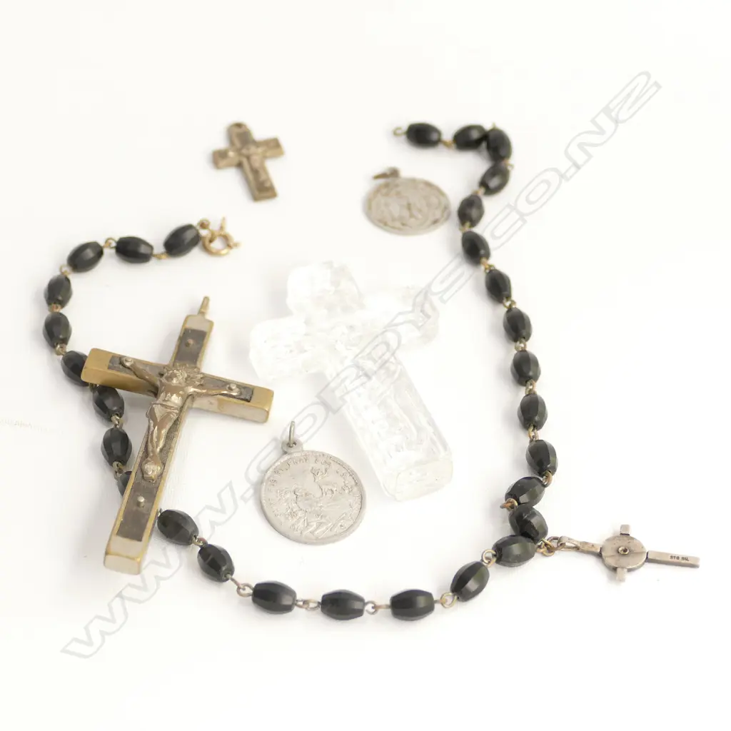 COLLECTION OF RELIGIOUS JEWELLERY INCL. STG SILVER ROSARY BEADS, CROSSES ETC Image 1++