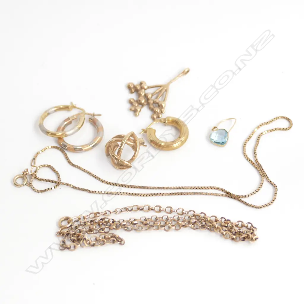BAG MISC 9ct SCRAP EARRINGS, CHAINS APPROX 17gm) Image 1++