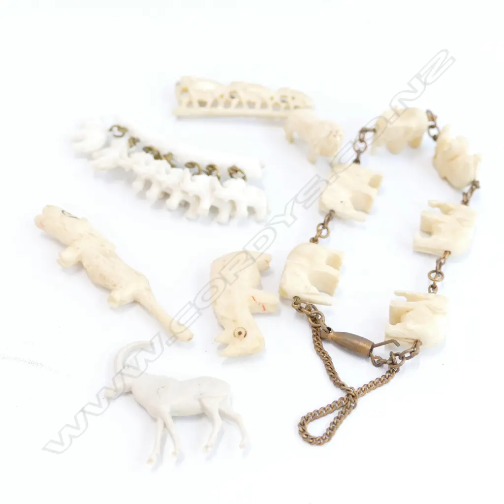 IVORY AND BONE ANIMALS + 2 BROOCHES  Image 1++