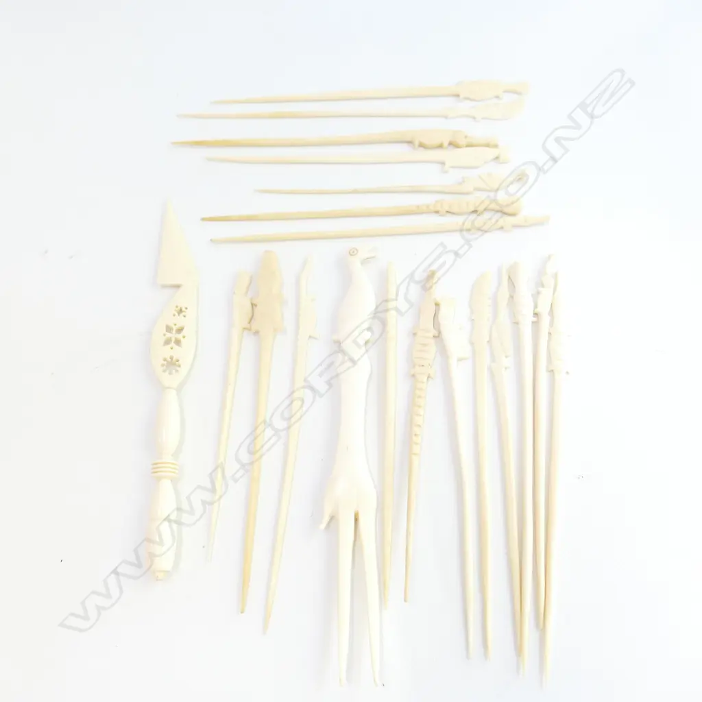 IVORY AND BONE COCKTAIL STICKS Image 1++