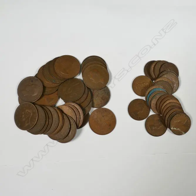 COLLECTION OF NZ PENNIES & HALF PENNIES Image 1++