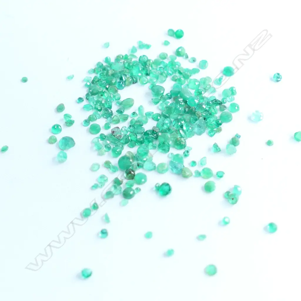 20CT FACETED EMERALDS ALL STONES SMALL DAMAGE Image 1++