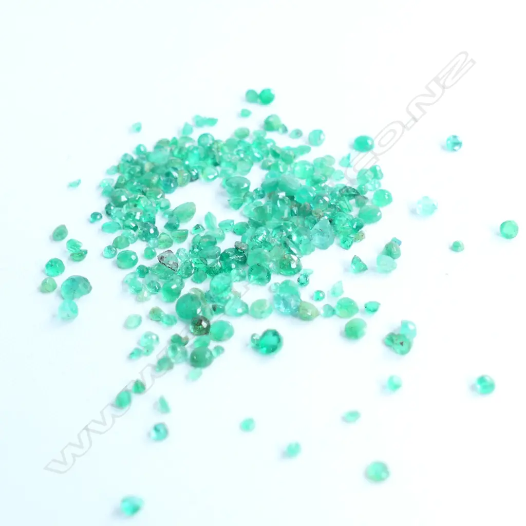 20CT FACETED EMERALDS ALL STONES SMALL DAMAGE Image 1++