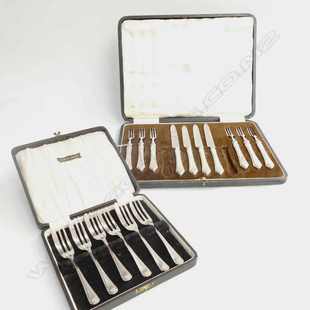 BOXED STG SILVER CAKE FORKS SHEFFIELD 1946 PLUS INCOMPLETE FRUIT SET Image 1++