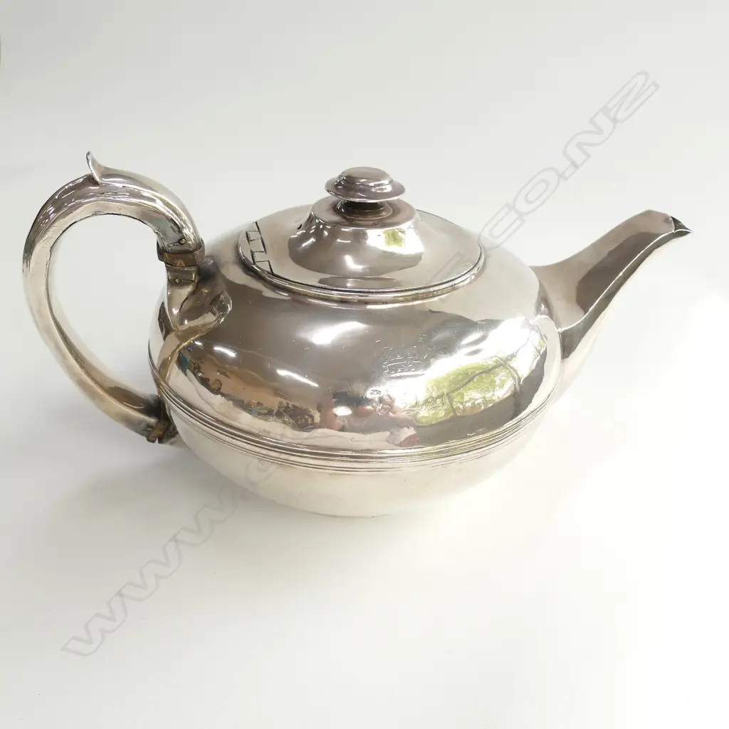 SILVER TEAPOT, LONDON 1825 by REBECCA EAMES & EDW BARNARD. 827gm Image 1++