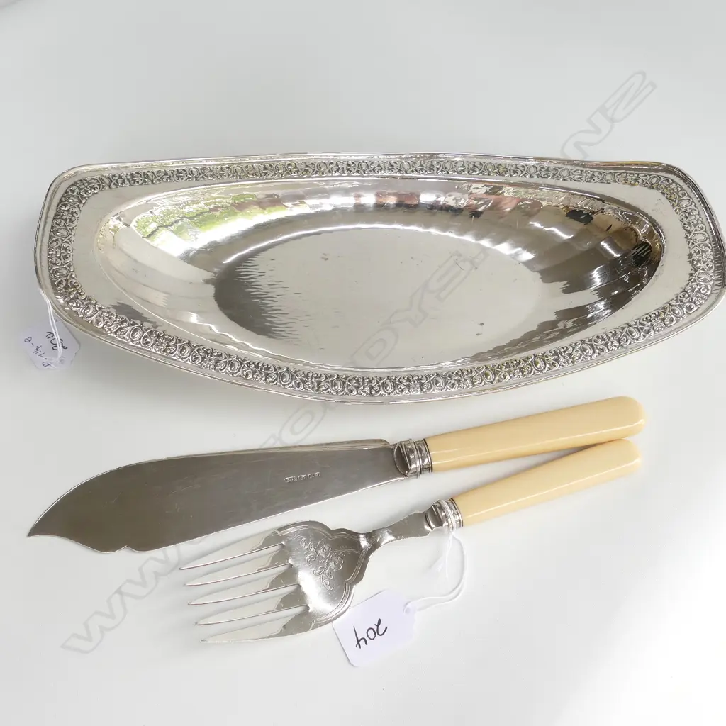 SILVER PLATE TRAY AND FISH SERVERS Image 1++