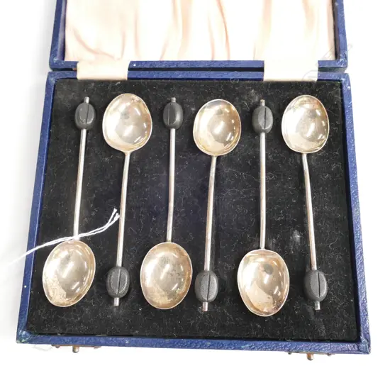 CASED SET OF 6 SILVER COFFEE SPOONS w BEAN FINIALS, BIRMINGHAM 1913 BY ELKINGTON & Co. 