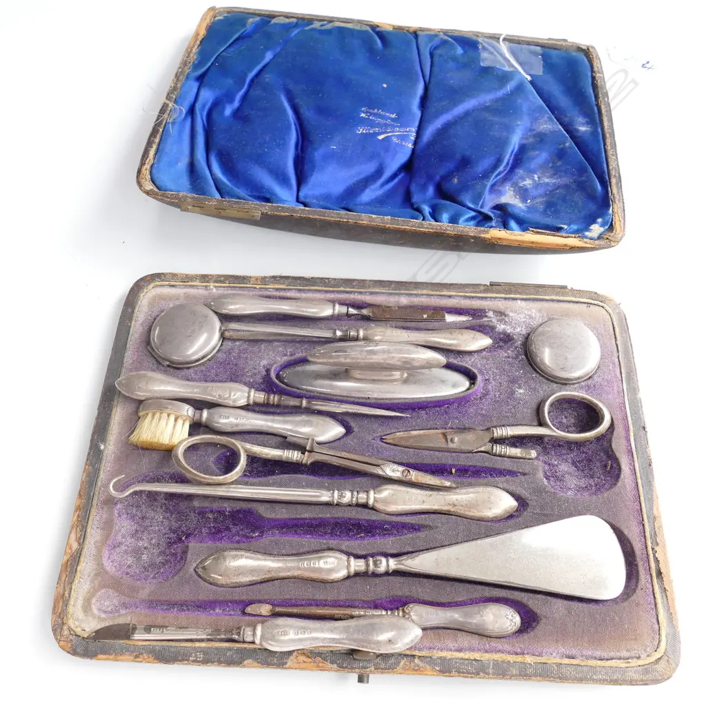 CASED STG MANICURE SET A/F Image 1++