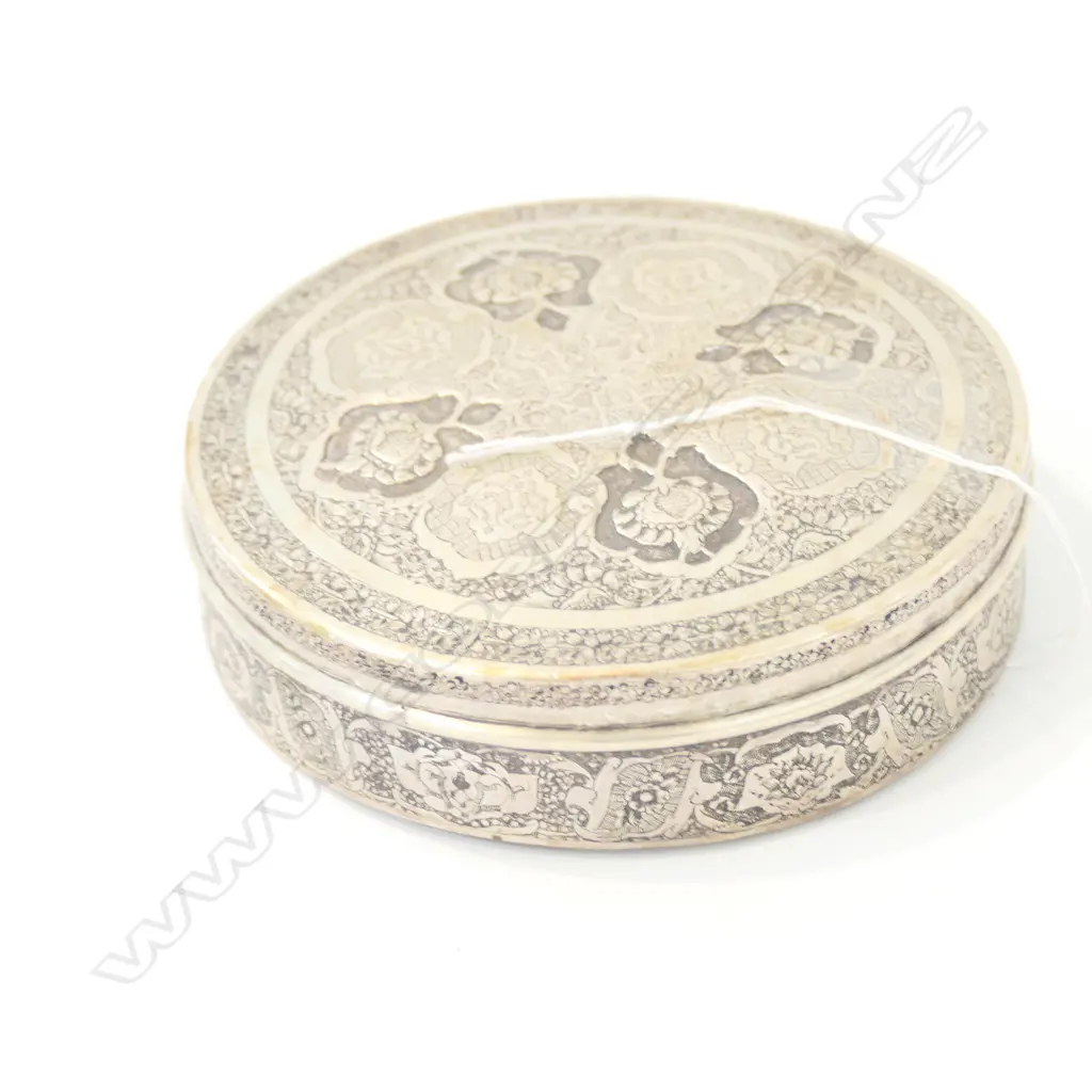 MIDDLE EASTERN CIRCULAR SILVER COLOUR METAL LIDDED BOX Image 1++